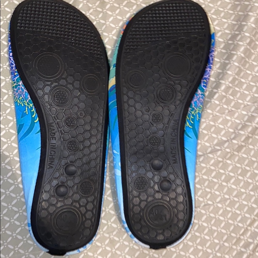 Water shoes - Picture 2 of 3